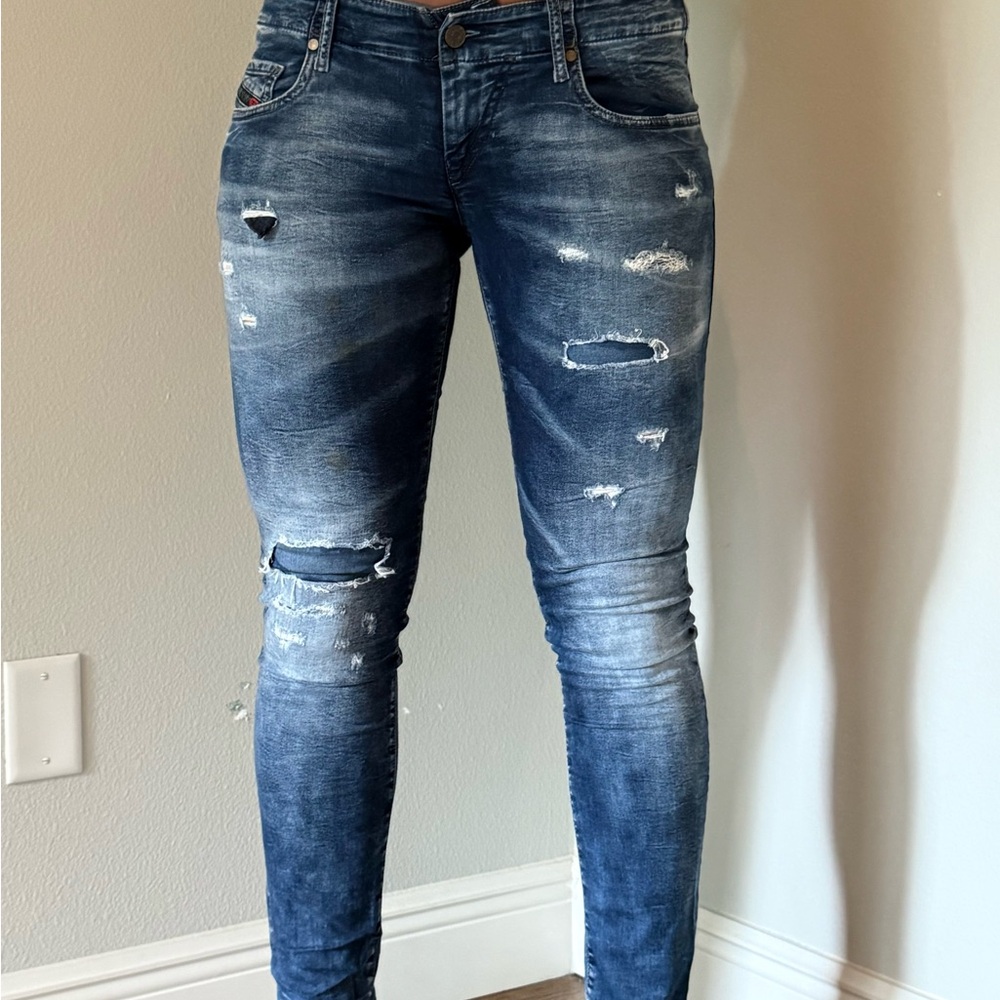 Women’s Distressed Slim Fit Blue Jeans